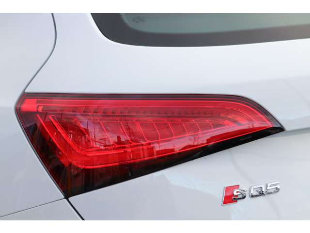 アウディ SQ5
