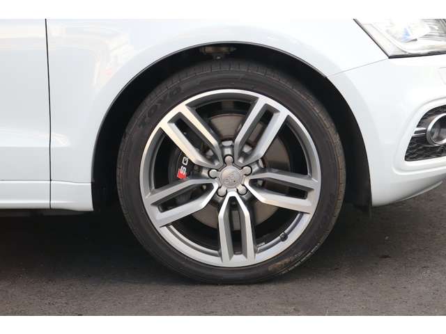 アウディ SQ5